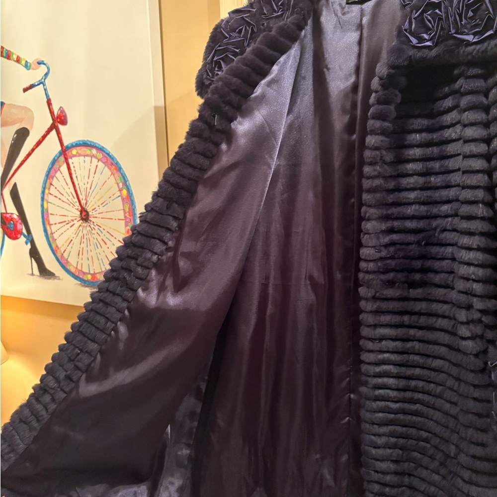 Coat - Picture 9 of 10